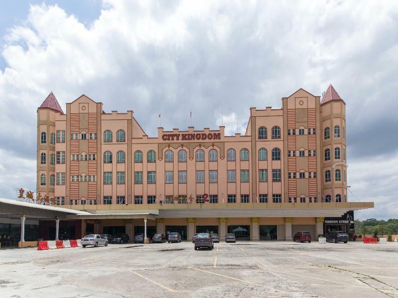 Oyo 776 Fame Hotel Серембан Екстер'єр фото