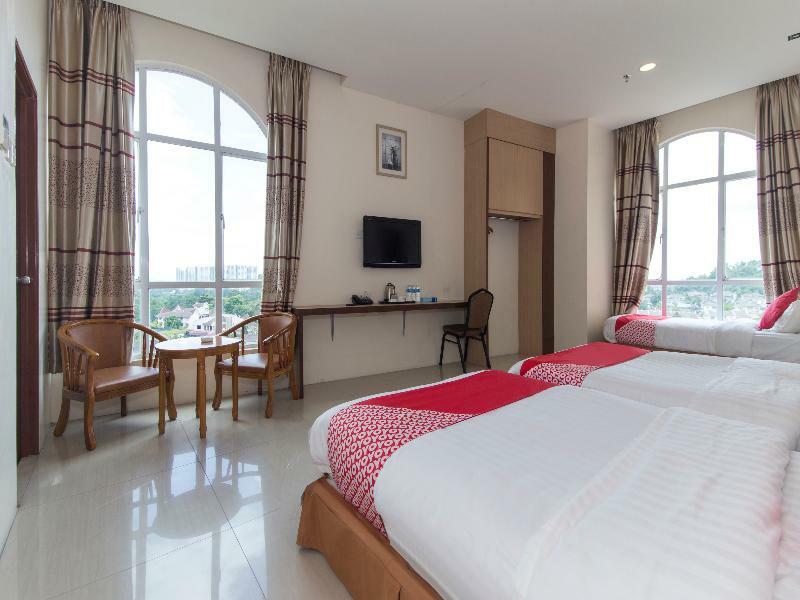 Oyo 776 Fame Hotel Серембан Екстер'єр фото